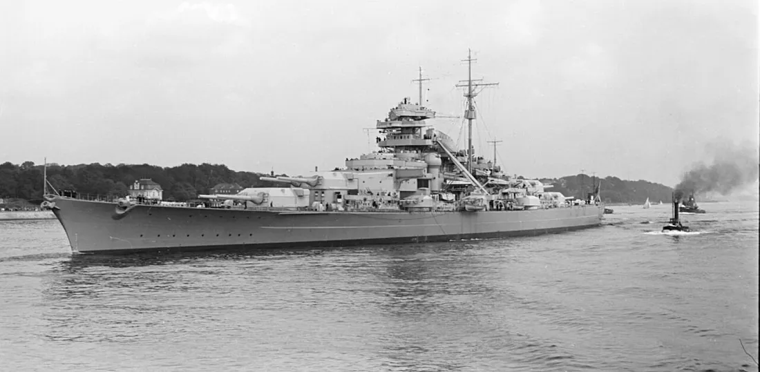 Battleship Bismarck (Bundesarchiv Bild 193-04-1-26)
